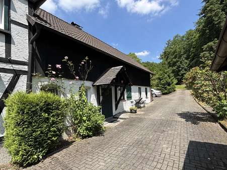 Hofansicht Hofansicht - Einfamilienhaus in 51580 Reichshof mit 210m² kaufen