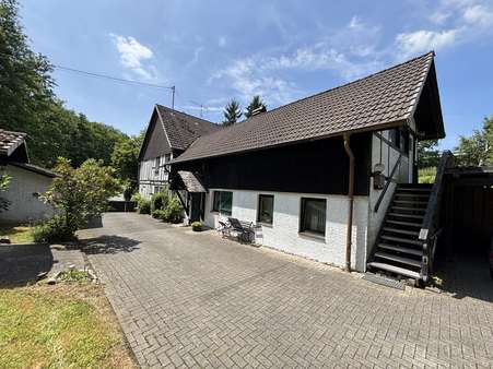 Hofansicht Hofansicht - Einfamilienhaus in 51580 Reichshof mit 210m² kaufen