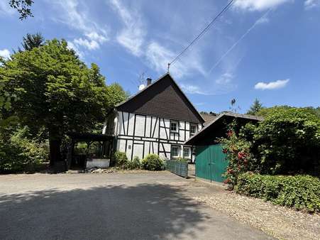 Straßenansicht Straßenansicht - Einfamilienhaus in 51580 Reichshof mit 210m² kaufen