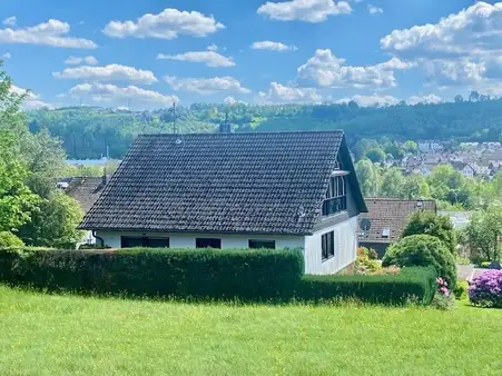 Geräumiges Wohnhaus mit herrlichem Weitblick über Bergneustadt!