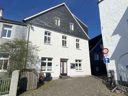 Vorderansicht - Einfamilienhaus in 51702 Bergneustadt mit 157m² kaufen