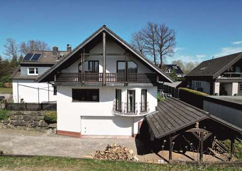 Ansicht vom Wohnhaus - Doppelhaushälfte in 51580 Reichshof mit 145m² kaufen
