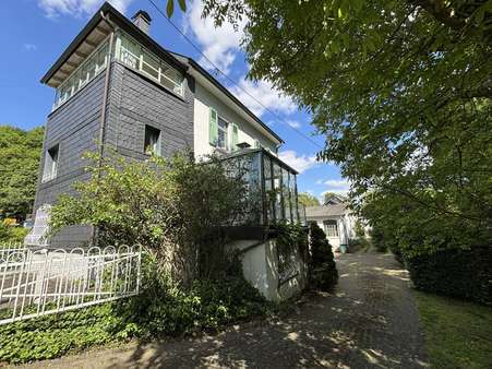 Rückansicht/Hofeinfahrt Rückansicht/Hofeinfahrt - Mehrfamilienhaus in 51588 Nümbrecht mit 152m² kaufen