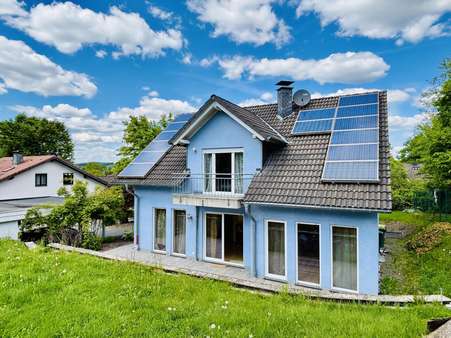 Gartenansicht - Einfamilienhaus in 51580 Reichshof mit 141m² kaufen