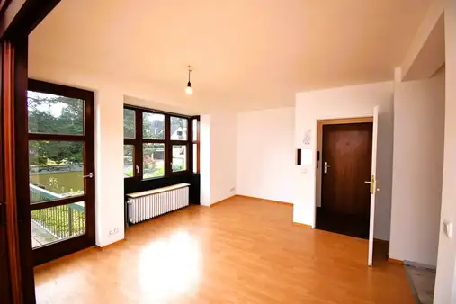 2-Zimmerwohnung mit insgesamt 92 m² Gesamtfläche, Terrasse und 2 Stellplätzen in Aachen-Burtscheid