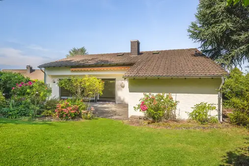 Königshügel!
Freistehender Bungalow mit traumhaftem Südgarten und großzügiger Ausbaureserve