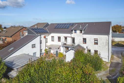 Titelbild Titelbild - Mehrfamilienhaus in 52146 Würselen mit 401m² als Kapitalanlage kaufen