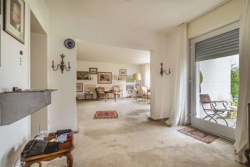 Blick ins Wohnzimmer - Einfamilienhaus in 52072 Aachen mit 130m² kaufen