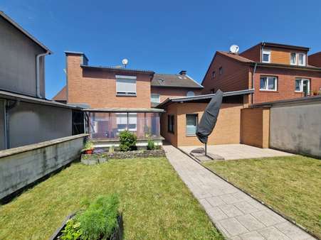 Rückansicht Rückansicht - Zweifamilienhaus in 52146 Würselen mit 180m² kaufen