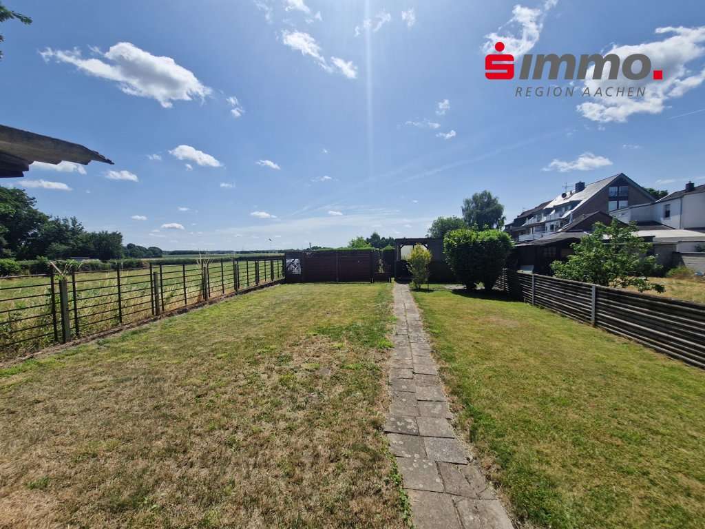 Titelbild Titelbild - Zweifamilienhaus in 52146 Würselen mit 180m² kaufen