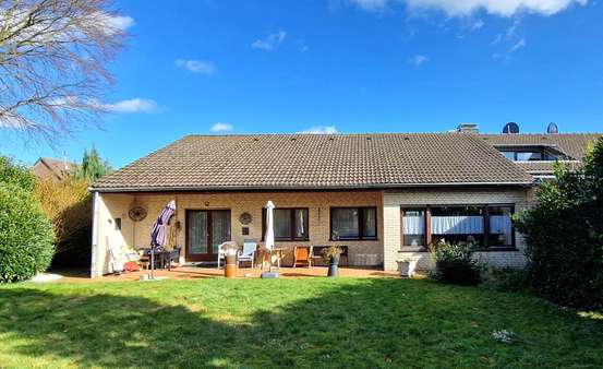 Gartenansicht - Einfamilienhaus in 52146 Würselen mit 138m² kaufen