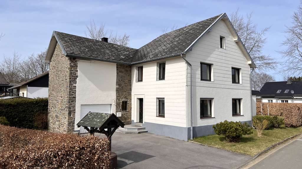 Frontansicht - Einfamilienhaus in 52156 Monschau mit 132m² kaufen