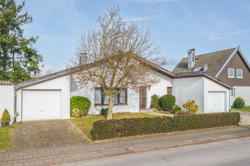 Frontansicht - Einfamilienhaus in 52080 Aachen mit 136m² kaufen