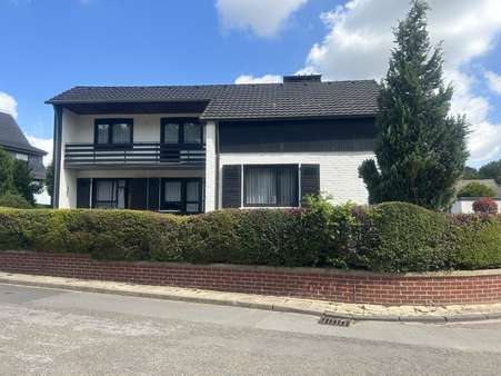 Seitenansicht Seitenansicht - Zweifamilienhaus in 52477 Alsdorf mit 177m² kaufen