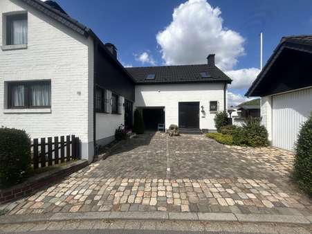Zugangsbereich Zugangsbereich - Zweifamilienhaus in 52477 Alsdorf mit 177m² kaufen