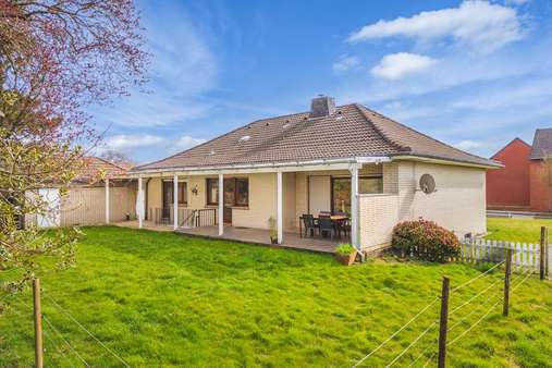 Rückwärtige Garten-/Terrassenansicht - Bungalow in 52511 Geilenkirchen mit 140m² kaufen