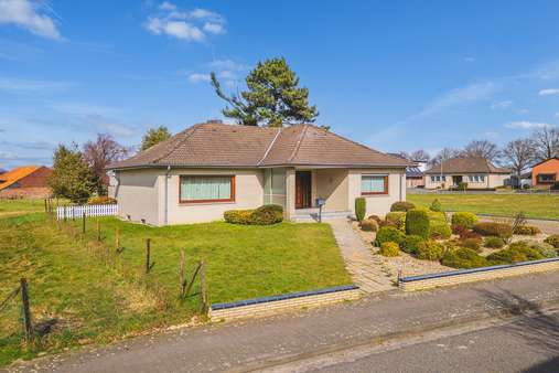 Straßenansicht - Bungalow in 52511 Geilenkirchen mit 140m² kaufen