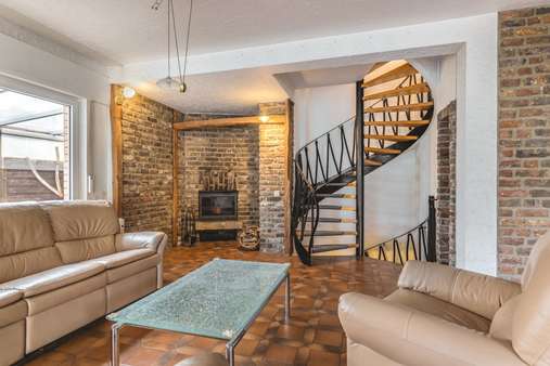 Wohnzimmer mit Kamin - Einfamilienhaus in 52146 Würselen mit 130m² kaufen