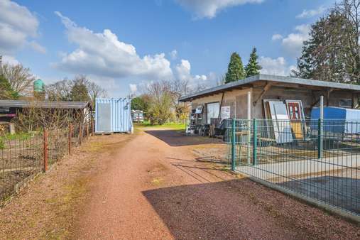 Freifläche mit Nebengebäuden - Mehrfamilienhaus in 52146 Würselen mit 361m² als Kapitalanlage kaufen