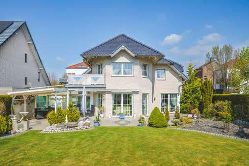 Gartenansicht - Zweifamilienhaus in 52134 Herzogenrath mit 235m² kaufen