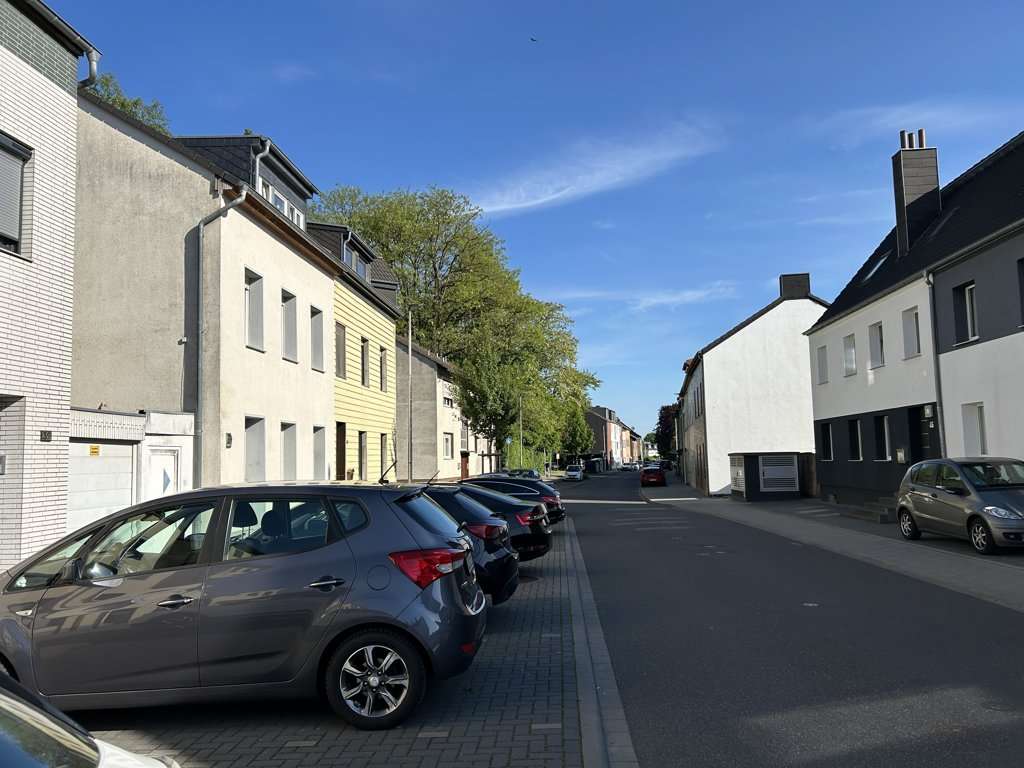 Straße - Zwangsversteigerung Zweifamilienhaus in 52146 Würselen mit 158m² kaufen