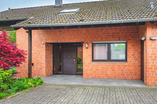Hauseingang - Einfamilienhaus in 52223 Stolberg (Rheinland) mit 178m² kaufen