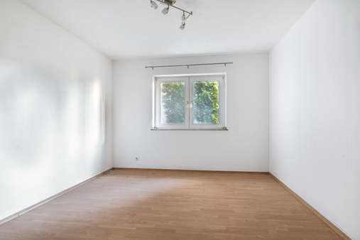 1. OG Wohn-/Schlafzimmer 1. OG - Mehrfamilienhaus in 52064 Aachen mit 577m² als Kapitalanlage kaufen
