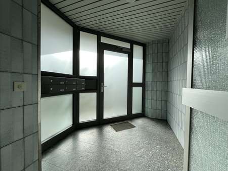 Hauseingang - Etagenwohnung in 52074 Aachen mit 80m² kaufen