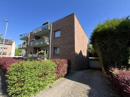 Straßenseite - Etagenwohnung in 52078 Aachen mit 110m² kaufen
