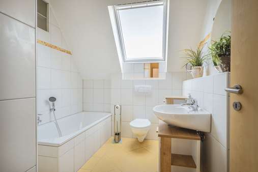 Bad im DG, Neubau - Zweifamilienhaus in 52477 Alsdorf mit 184m² kaufen