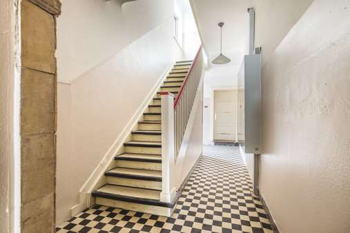 Treppenhaus EG - Mehrfamilienhaus in 52064 Aachen mit 351m² als Kapitalanlage kaufen