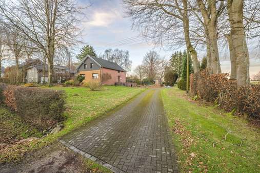 Zufahrt Grundstück - Einfamilienhaus in 52152 Simmerath mit 150m² kaufen
