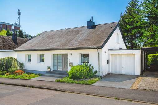 Vorderansicht - Einfamilienhaus in 52072 Aachen mit 145m² kaufen