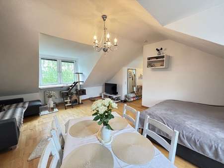 Wohn/Schlafzimmer - Etagenwohnung in 52066 Aachen mit 46m² kaufen