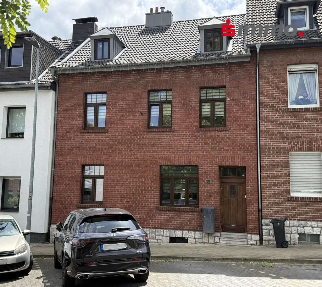 Frontalansicht Frontalansicht - Zwangsversteigerung Reihenmittelhaus in 52222 Stolberg (Rheinland) mit 110m² kaufen