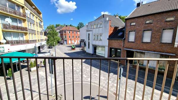 Balkon 1. OG Balkon 1. OG - Mehrfamilienhaus in 52146 Würselen mit 270m² als Kapitalanlage kaufen