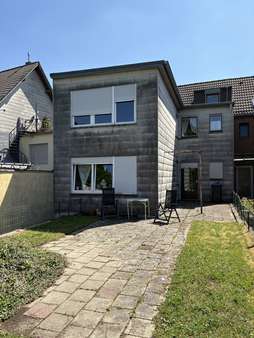 Ansicht Hinterhaus Ansicht Hinterhaus - Zweifamilienhaus in 52223 Stolberg mit 134m² kaufen