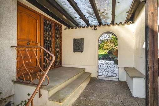 Haupteingangstüre Haupteingangstüre - Einfamilienhaus in 52066 Aachen mit 206m² kaufen