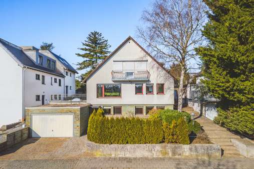 Haus Vordeseite Haus Vordeseite - Einfamilienhaus in 52066 Aachen mit 206m² kaufen