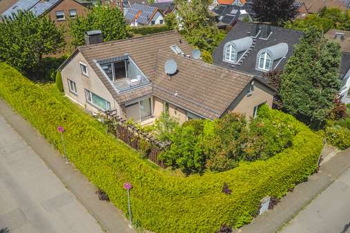 Drohnenaufnahme Drohnenaufnahme - Zweifamilienhaus in 52080 Aachen mit 262m² kaufen