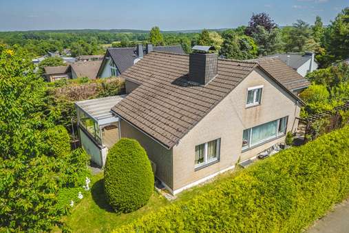 Drohnenaufnahme Drohnenaufnahme - Zweifamilienhaus in 52080 Aachen mit 262m² kaufen