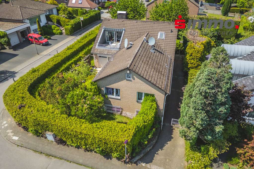 Drohnenaufnahme Drohnenaufnahme - Zweifamilienhaus in 52080 Aachen mit 262m² kaufen