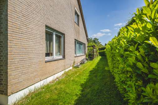 Rückseite Rückseite - Zweifamilienhaus in 52080 Aachen mit 262m² kaufen