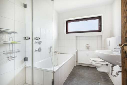 Badezimmer Erdgeschoss (1) - Zweifamilienhaus in 52134 Herzogenrath mit 192m² kaufen
