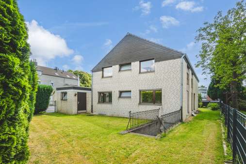Gartenansicht - Zweifamilienhaus in 52134 Herzogenrath mit 192m² kaufen