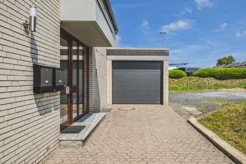 Hauseingang - Zweifamilienhaus in 52134 Herzogenrath mit 192m² kaufen