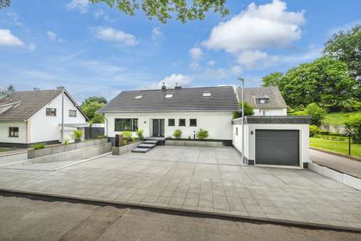 Front_1 Front_1 - Einfamilienhaus in 52224 Stolberg mit 212m² kaufen