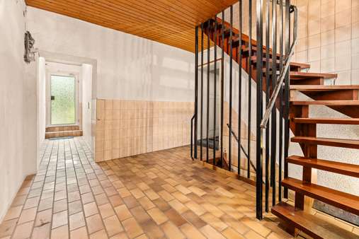 Diele EG Diele EG - Mehrfamilienhaus in 52146 Würselen mit 254m² als Kapitalanlage kaufen