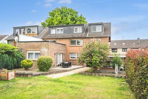 Gartenansicht Gartenansicht - Zweifamilienhaus in 52499 Baesweiler mit 240m² kaufen