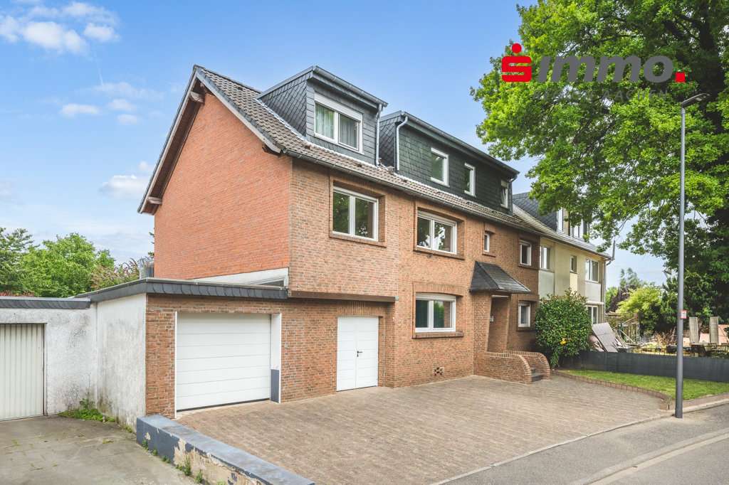 Titelbild Titelbild - Zweifamilienhaus in 52499 Baesweiler mit 240m² kaufen